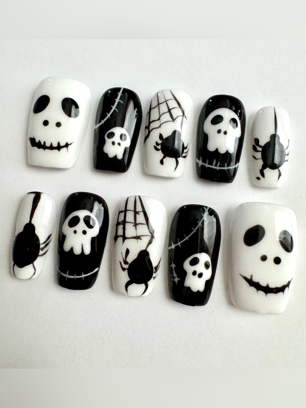 Black & White Halloween Skull Nail Set